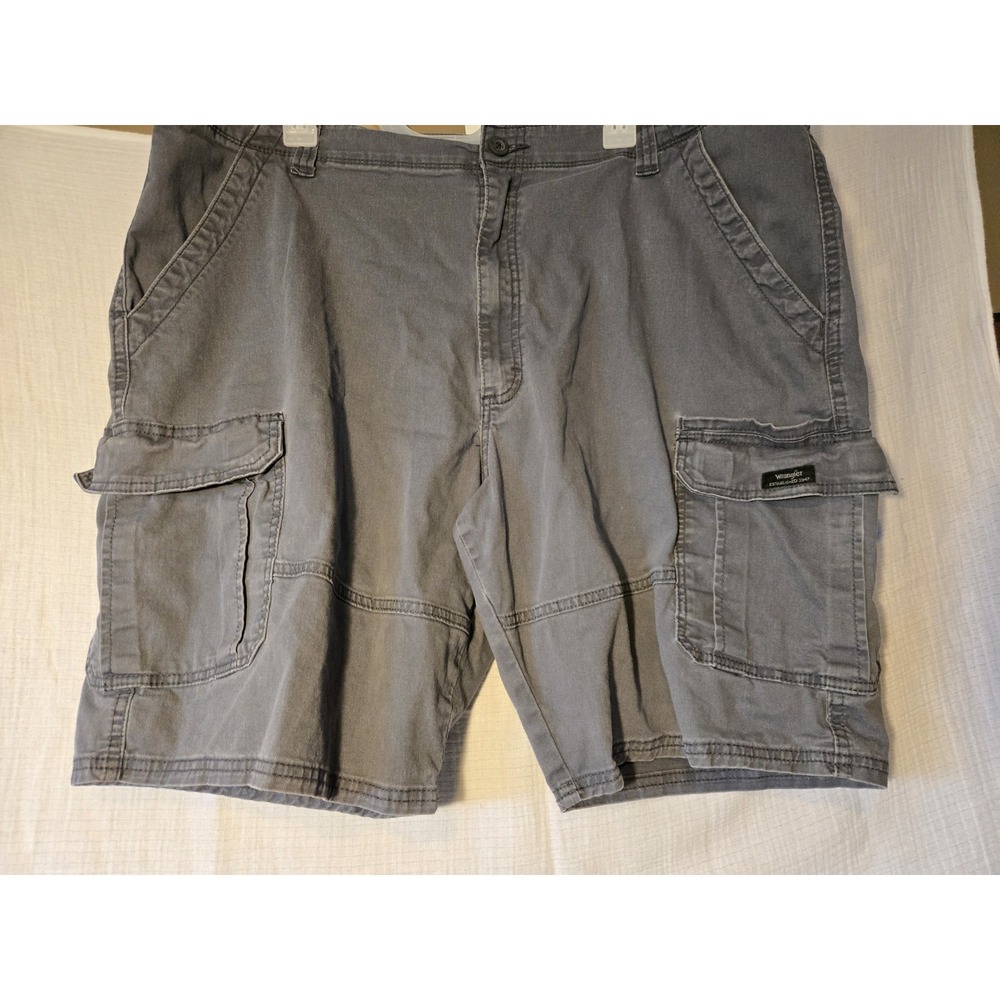 Wrangler Shorts Mens‎ 42 Gray Cargo Relaxed Fit Shorts work chores
